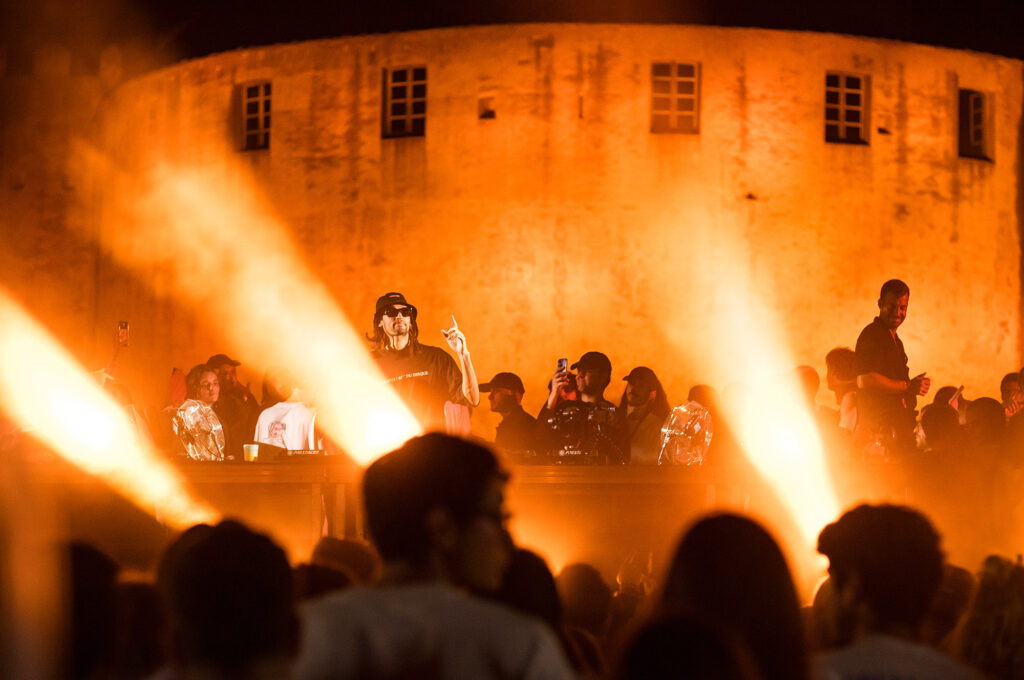 Pawsa pendant le Soluna festival de Saint-Florent